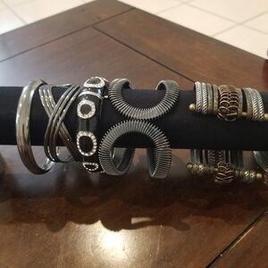 Cuff Bracelets and Bangle Black Tones Metal Vintage to Mod 5 Pieces Medium Wrist